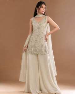 Varanga & Fashor Min 78% Off | AJIO Flash Sale
